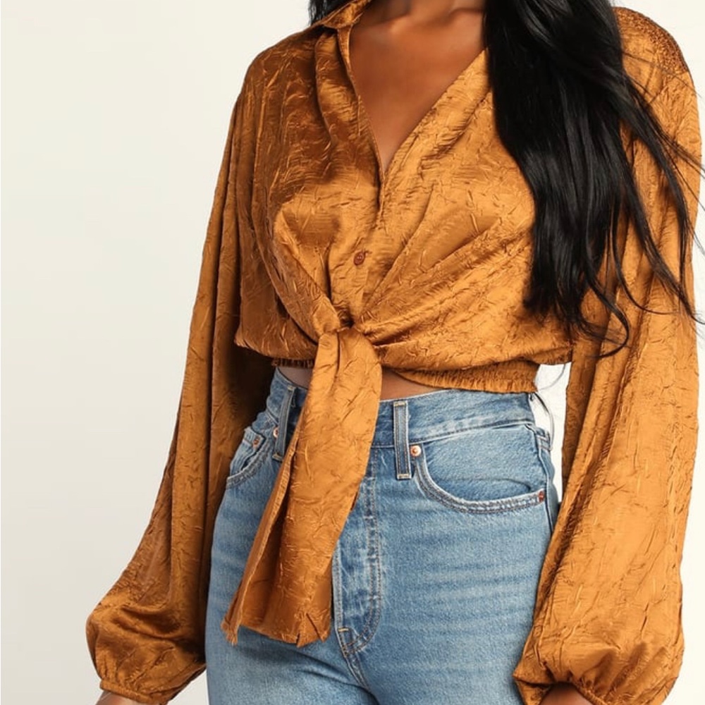 Lulus gold tie up shirt in medium NWT